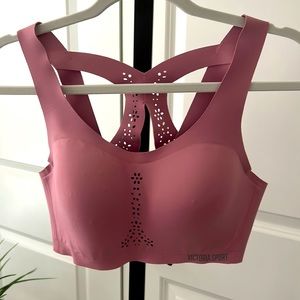 Victoria secret workout bra. Victoria sport.